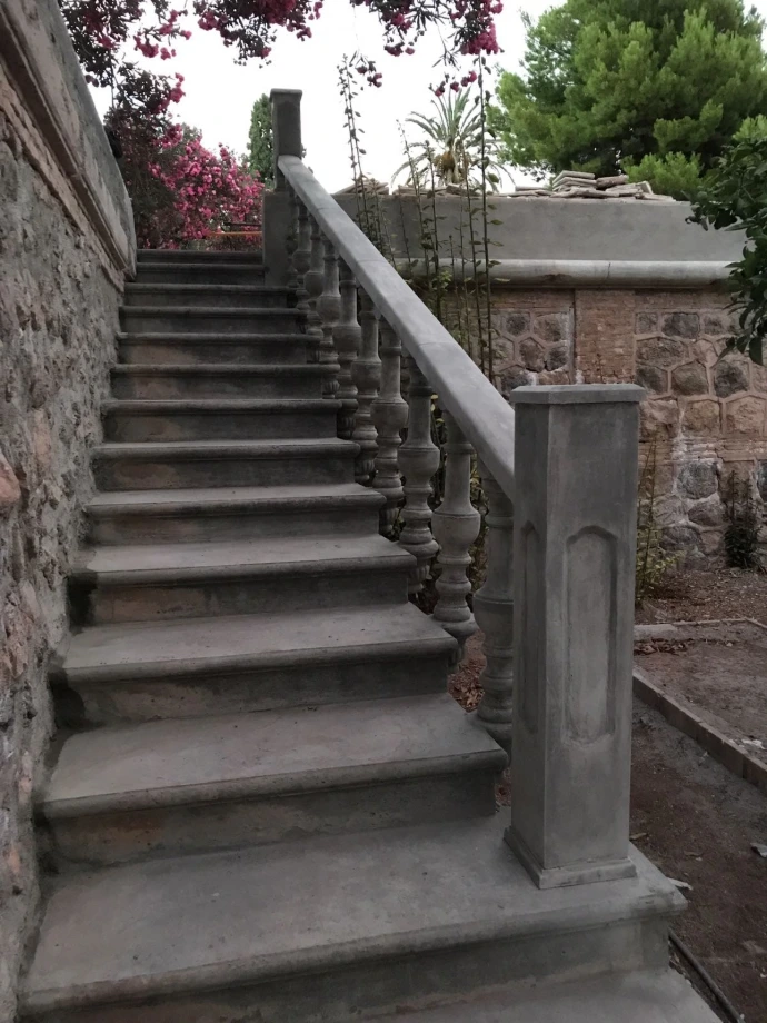 Foto de escalera exterior con balaustre de Plamar
