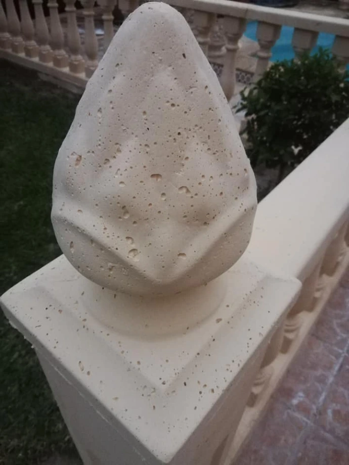 Foto de remate de pilar modelo piña de Plamar