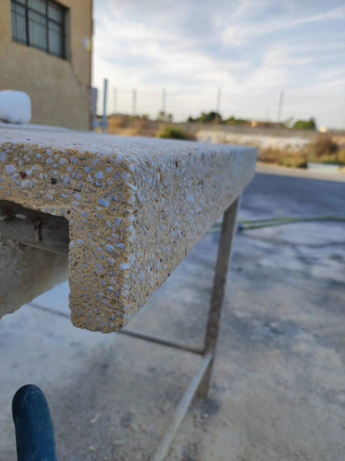 Foto de la esquina de  una pieza de coronación